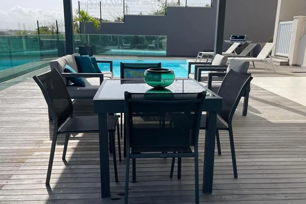 Joli Appartement Cosy Avec Piscine Les Abymes Guadeloupe